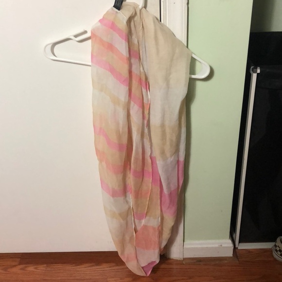 Pink scarf - Picture 1 of 1